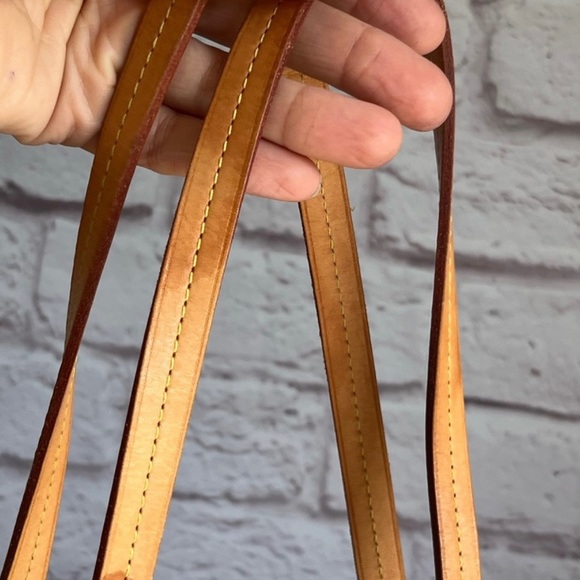 Louis Vuitton - Picture 7 of 14